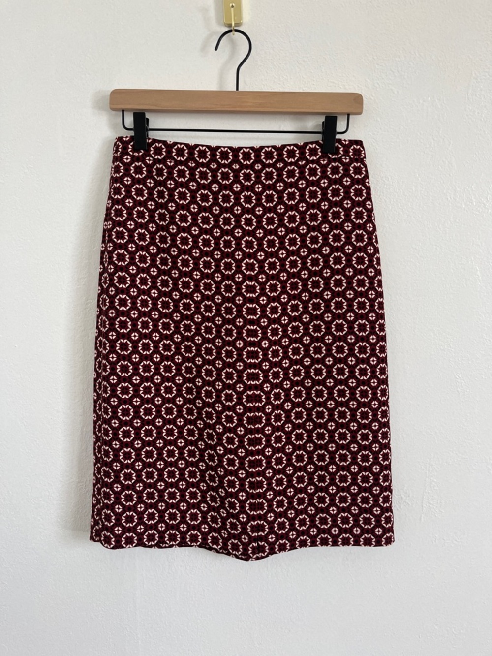 J Crew Front Slit Pencil Skirt in Rosewood Geo Medallion Size 2 Burgundy NWT